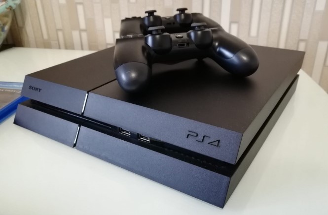 Sony обрушила ціну ігрової приставки PlayStation 4 в два рази по всьому світу