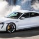 Електричний Taycan проти бензинового 918 Spyder: який Porsche швидше