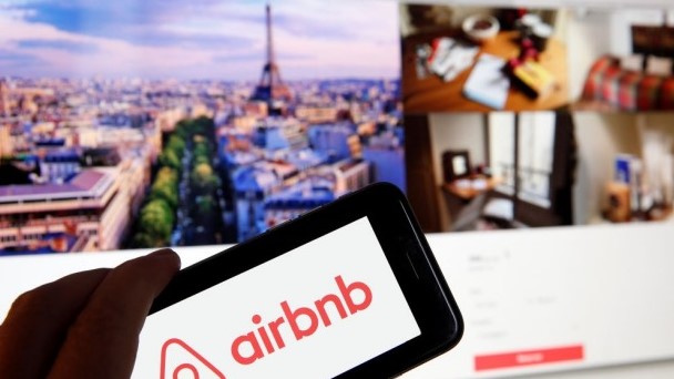 В сервісі бронювання житла Airbnb стався масовий злив даних