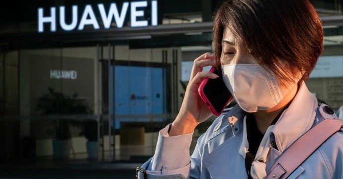 Смартфони Huawei почали масово скуповувати