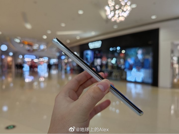 Xiaomi Mi 11 у всіх кольорах на живих фото