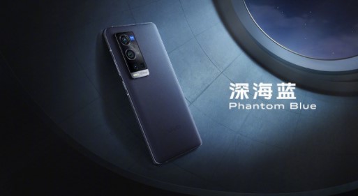 Китайська компанія Vivo представила свій новий флагманський смартфон Vivo X60 Pro +. Він отримав унікальне на даний момент поєднання платформи Qualcomm Snapdragon 888 і оптики Zeiss. Претендент на звання короля мобільного фотографії прибув. Представлений Vivo X60 Pro + з Snapdragon 888 і оптикою Zeiss Основна камера поєднує основний модуль з великим 1 / 1,3-дюймовим датчиком Samsung ISOCELL GN1 на 50 Мп, ультраширококутний модуль з датчиком Sony IMX598 на 48 Мп, портретний модуль на 32 Мп і перископну модуль на 8 Мп, що забезпечує 5-кратний оптичний зум . Помилуватися на результати зйомки в складних умовах на камеру цього телефону можна тут.