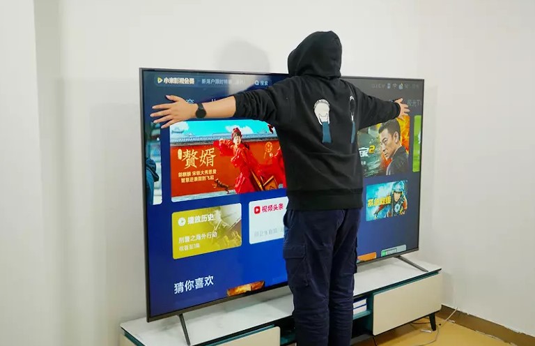Опубліковані фото 86-дюймового телевізора Xiaomi в «реальних умовах»