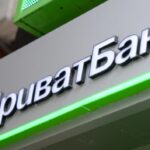 Клієнти ПриватБанку скаржаться на урізання послуг