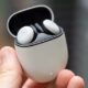 Google випустить недорогі бездротові навушники Pixel Buds A