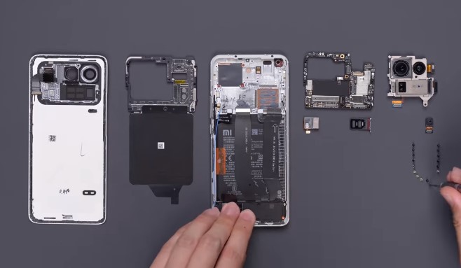 Кращий смартфон Xiaomi розібрали і зібрали на відео