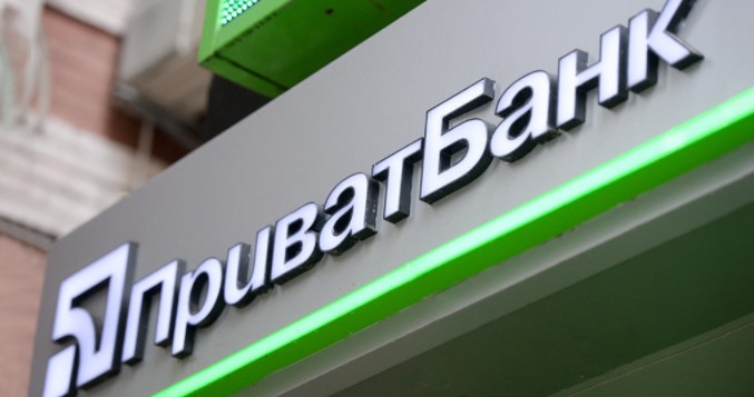 Приватбанк почав списувати гроші і блокувати картки українців