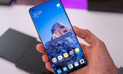 Ємність акумулятора Xiaomi Mi 11 становить 4600 мАг. Доступна технологія швидкої зарядки потужністю до 55 Вт. Також смартфон може «дозаправлятися» від 50-ватної бездротової док-станції.