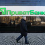 Чому "ПриватБанк" продовжує блокувати рахунки українців?