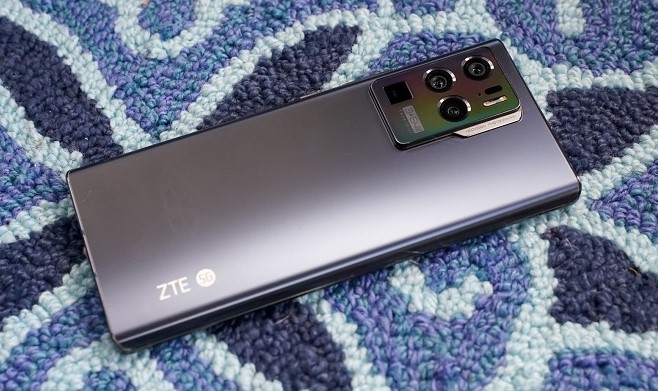 ZTE представила флагман з 24 ГБ оперативної пам'яті та накопичувачем на 1 ТБ
