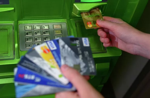 В Україні зменшиться кількість банкоматів та карток