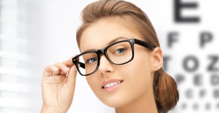 Випущені краплі для зору Vuity, які здатні замінити окуляри