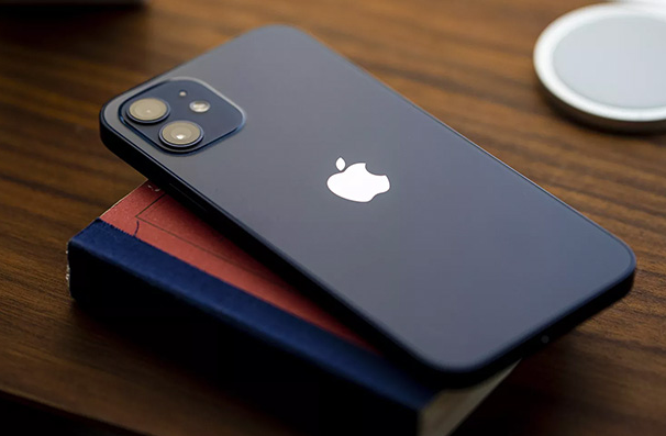 Суд офіційно визнав iPhone 12 небезпечним