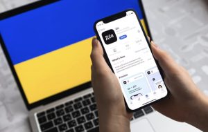 Через "Дію" українці зможуть отримати ноутбуки: хто може отримати