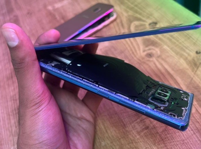 Смартфони Samsung через спеку почали «‎роздуватися»‎.