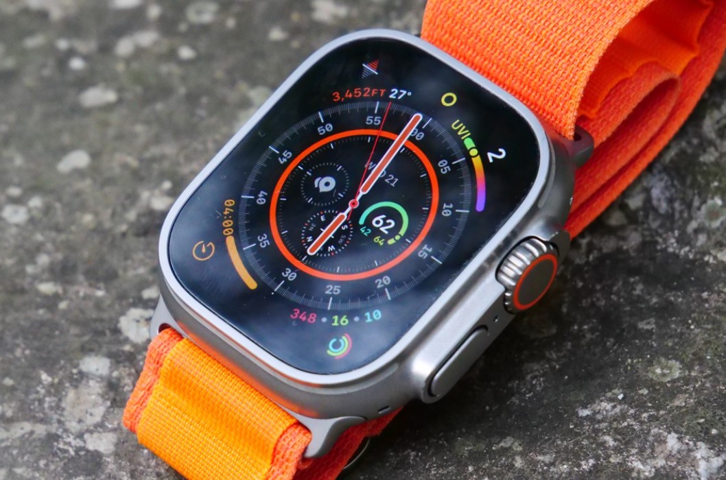Watch ultra сравнение. Apple watch Ultra. Комплектация IWATCH Ultra. Apple watch Ultra 2 2023. IWATCH Ultra 2 гранж.