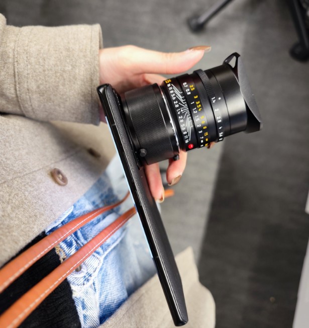 Xiaomi офіційно представила шалений камерофон зі змінними об'єктивами Leica