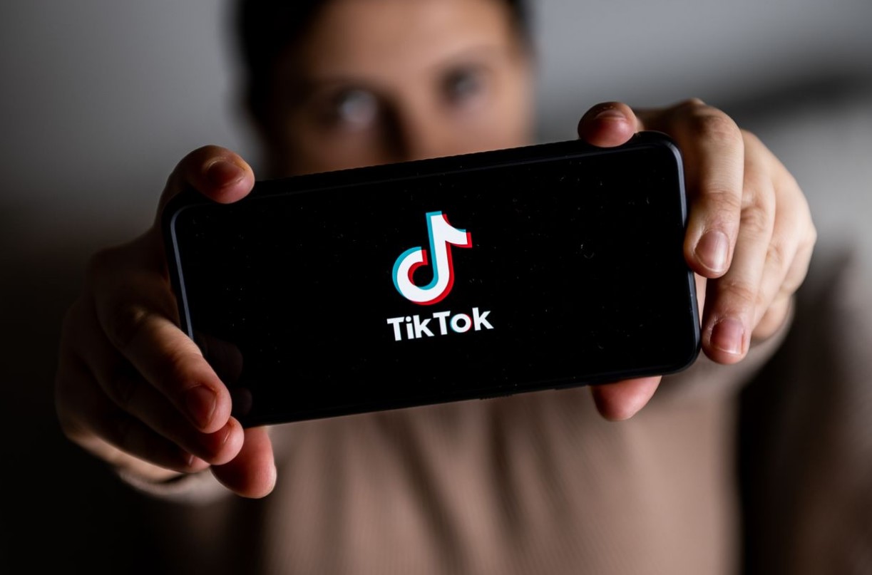 TikTok обмежить екранний час для неповнолітніх