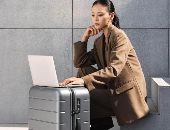 Xiaomi офіційно представила валізу MIJIA Suitcase