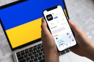 Українці отримають 1500 євро, якщо захочуть повернутися додому: хто може отримати