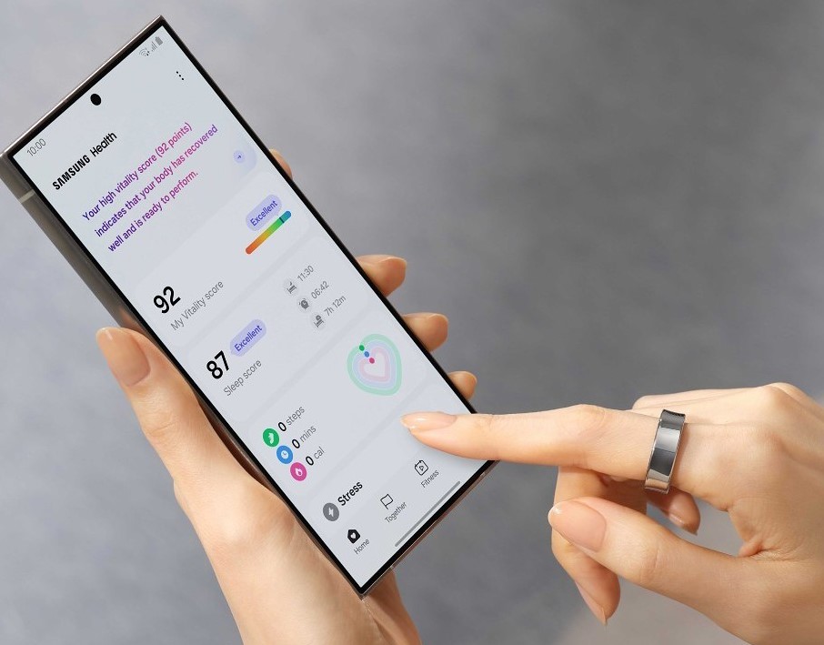 Samsung представила розумне кільце Galaxy Ring, яке потрібно міряти перед покупкою