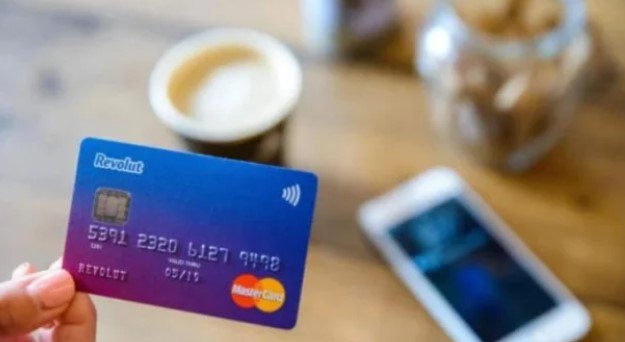 Новий банк Revolut: які можливості та комісії чекають на користувачів із України