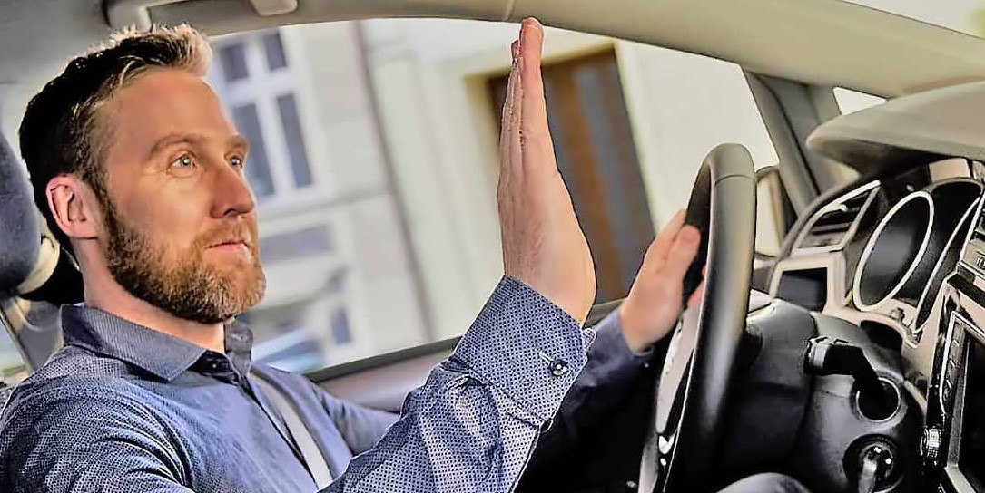 Штраф за ввічливість: водії ризикують втратити права через популярний сигнал