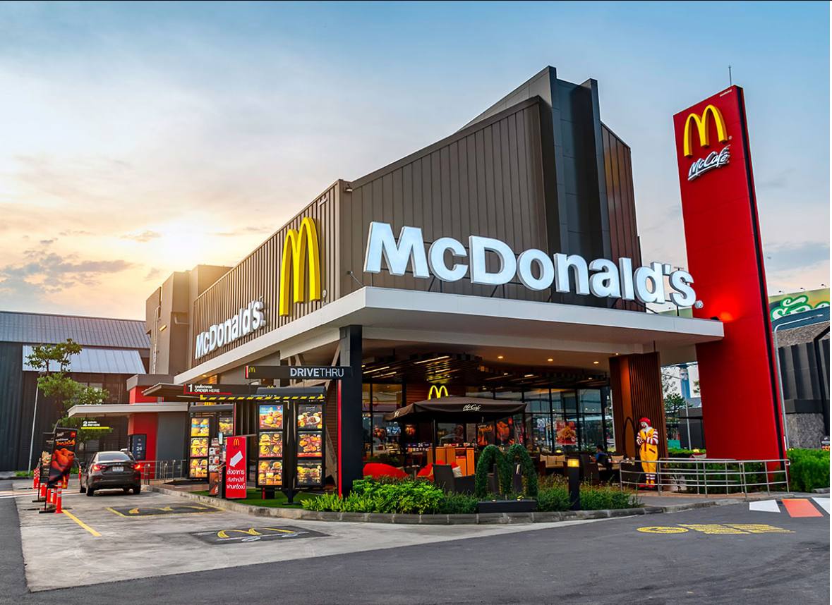 Через просування фронту компанія McDonald’s планує закрити деякі свої заклади в Україні.
