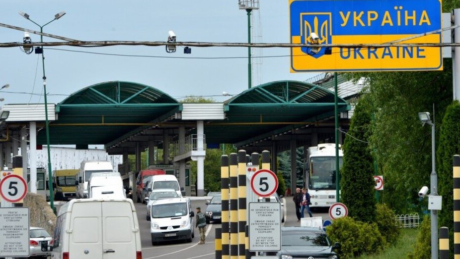 Чому українцям відмовляють у в'їзді до Польщі у 2025 році: що вимагають на кордоні