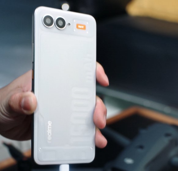 Смартфон realme з акумулятором на 15 000 мАг представлений офіційно