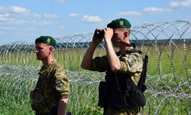 У Молдові заарештували прикордонника за те, що він розвернув двох «ухилянтів» назад в Україну: деталі