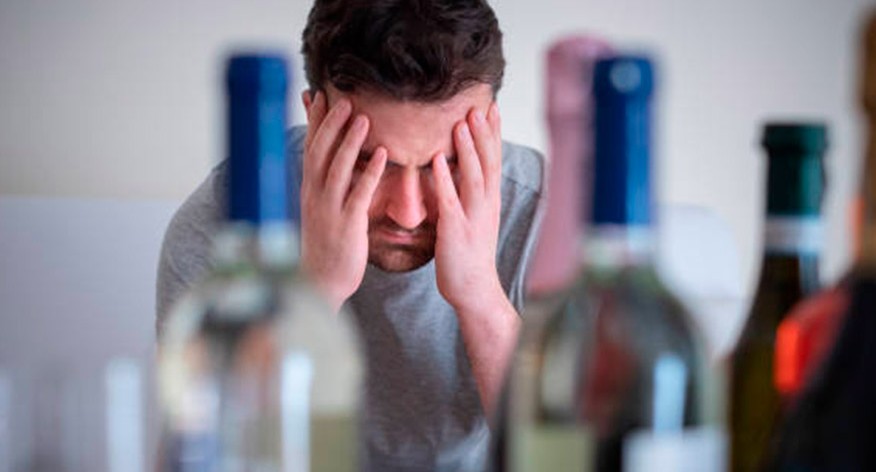 Пенсія від пляшки: хто і чому отримує допомогу через алкоголізм