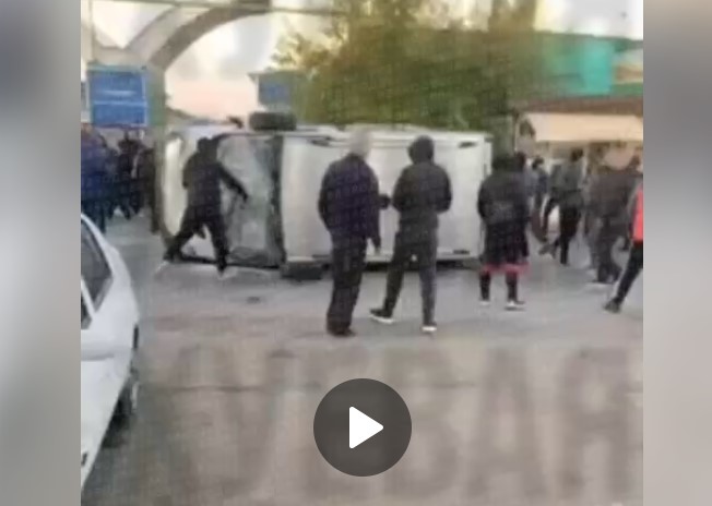 В Одесі натовп перевернув бус ТЦК: люди вигнали працівників з ринку