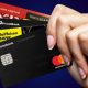 Обіцяють винагороду за користування вашою банківською карткою: як українців втягують у незаконні фінансові операції