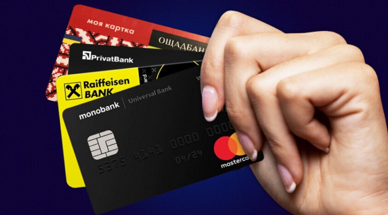 Обіцяють винагороду за користування вашою банківською карткою: як українців втягують у незаконні фінансові операції