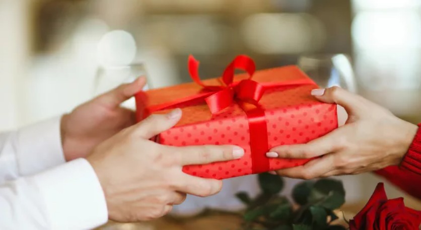 Пенсіонерам роздадуть святкові солодкі набори: поспішайте подати заявку