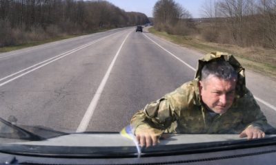 Чоловік прокатав на капоті військового ТЦК: чим завершився інцидент - відео