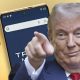 Трамп має намір випустити смартфон: що це буде