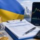 Цікаві факти про криптовалюту і податки Криптовалюта не є повністю анонімною. Блокчейн зберігає історію транзакцій, тому рух коштів часто можна простежити, особливо якщо гаманець пов'язаний з біржею, банківською карткою або верифікованим акаунтом. У багатьох країнах податок виникає не тоді, коли людина просто купила крипту, а коли вона її продала, обміняла або використала для оплати. Саме момент отримання вигоди найчастіше вважається податковою подією. Стейкінг і фармінг можуть виглядати як пасивний дохід, але для податкових органів це все одно може бути прибутком. Причина проста - користувач отримує нові токени як винагороду. Ще один важливий момент - обмін однієї криптовалюти на іншу також може мати податкові наслідки в окремих юрисдикціях. Наприклад, продаж Bitcoin за Ethereum у деяких країнах прирівнюють до операції з активами, навіть якщо гроші на картку не виводилися.