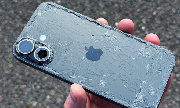З якої висоти може впасти iPhone 17 і продовжити працювати: блогери перевірили смартфон на міцність